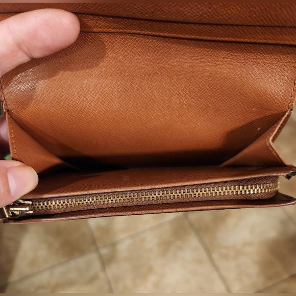 Authentic Louis Vuitton Preloved Mono Zippy Wallet - Picture 3 of 12